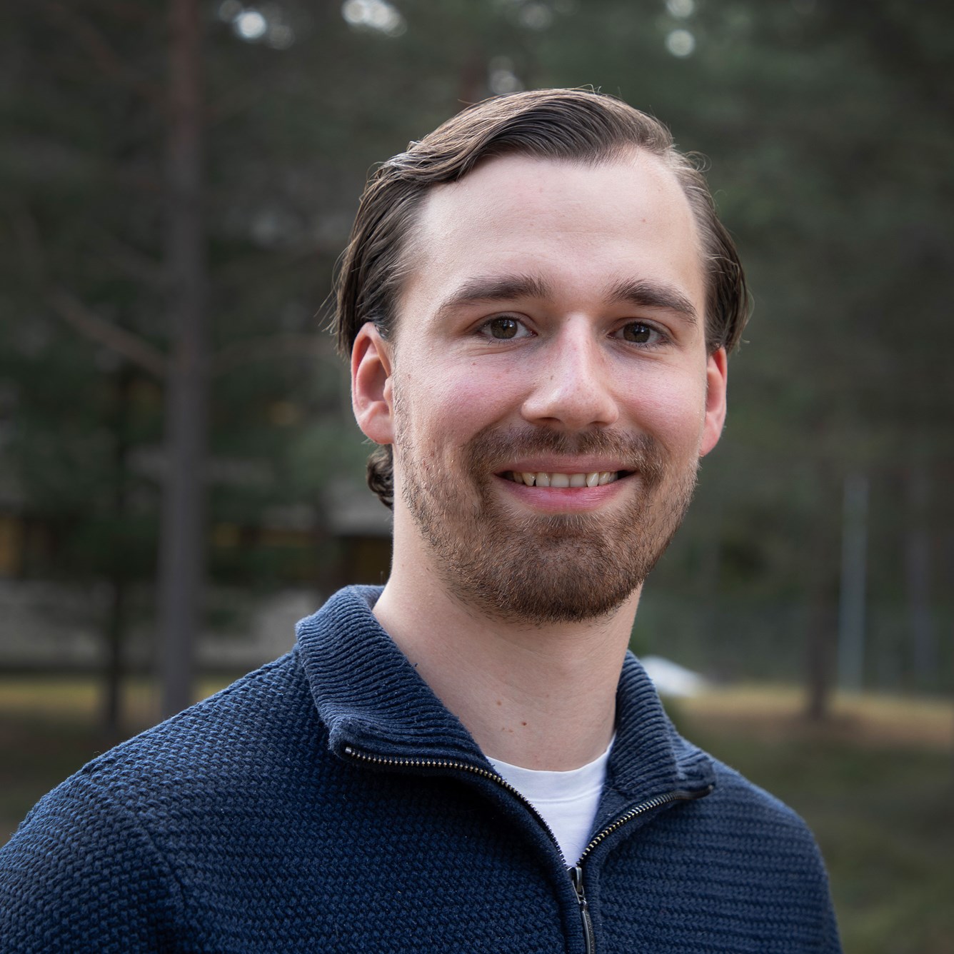 portrettfoto av mannlig kartverks-ansatt